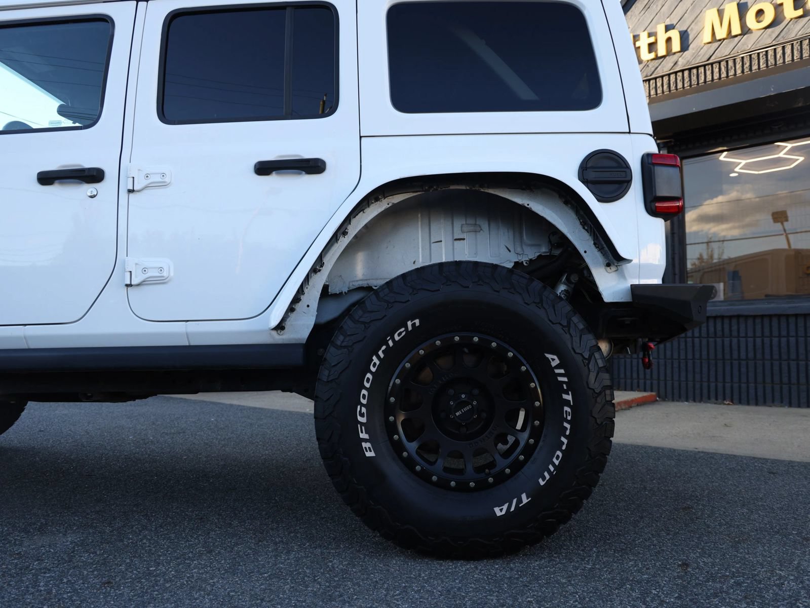 Used 2019 Jeep Wrangler Unlimited Sahara w/ Safety Group AWD/4WD image 10