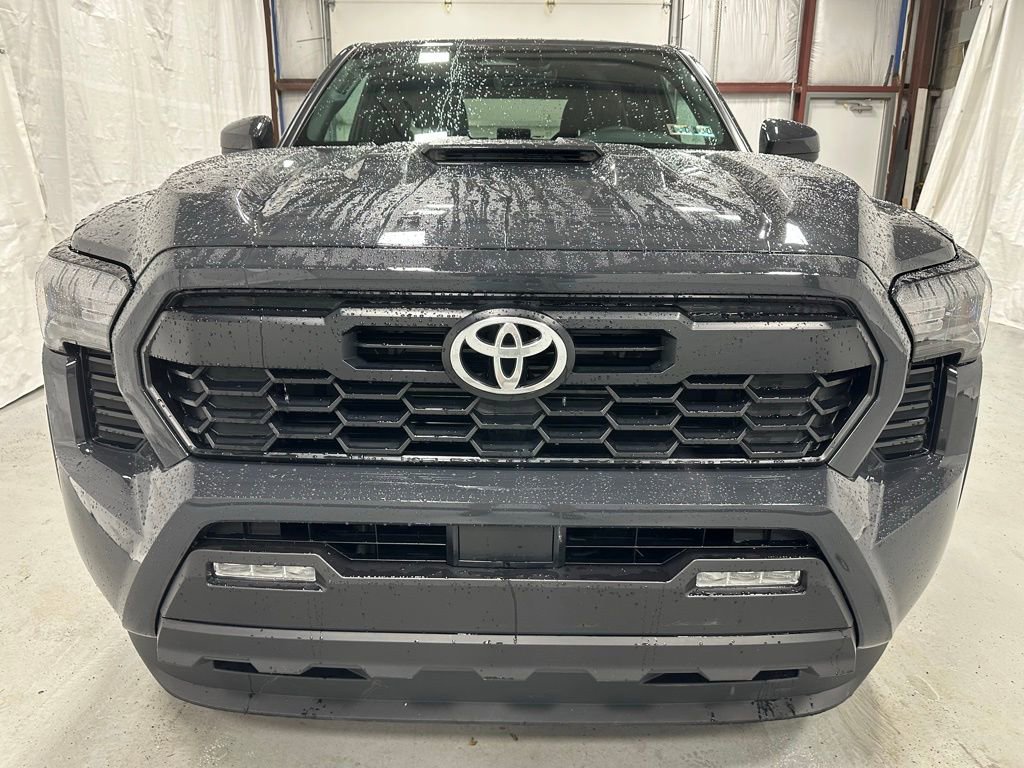 Used 2025 Toyota Tacoma TRD Sport AWD/4WD image 2