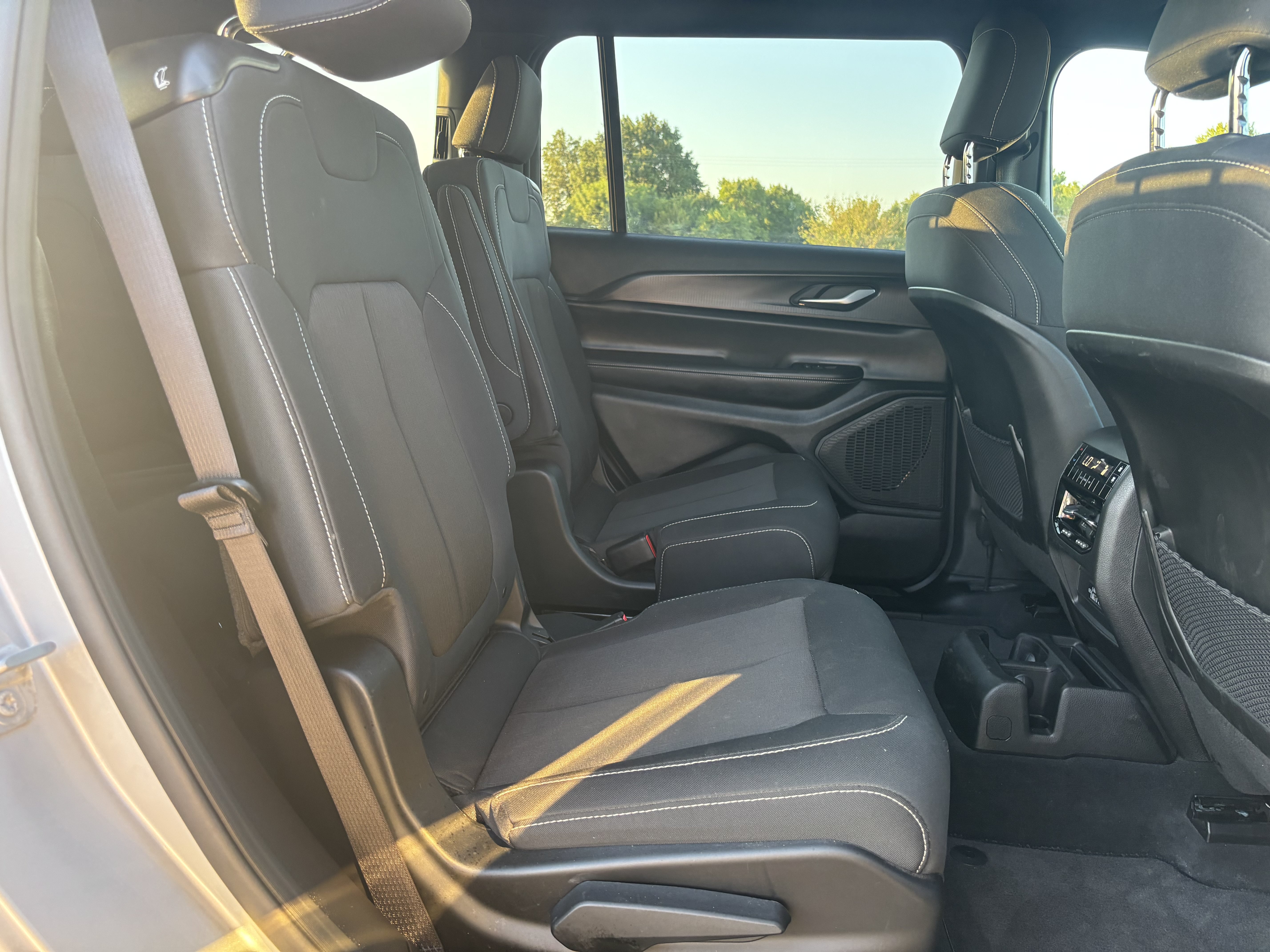 Used 2025 Jeep Grand Cherokee L Laredo RWD image 24