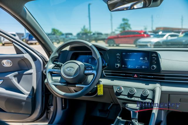 Used 2026 Hyundai Elantra SE FWD image 15