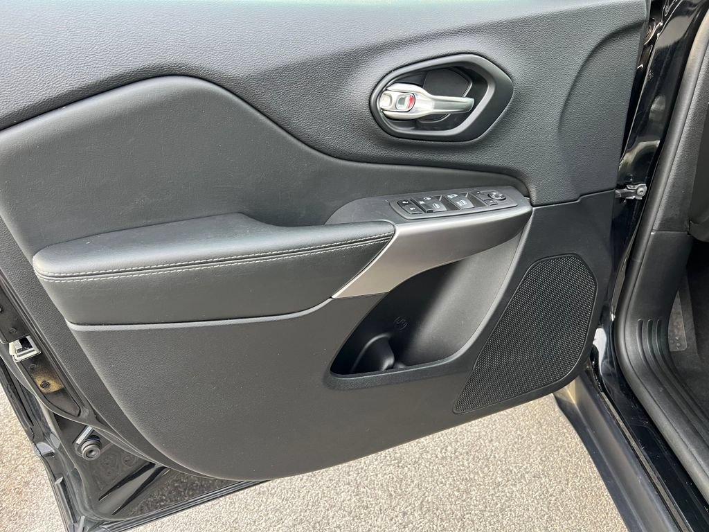 Used 2022 Jeep Cherokee Latitude Lux FWD image 20