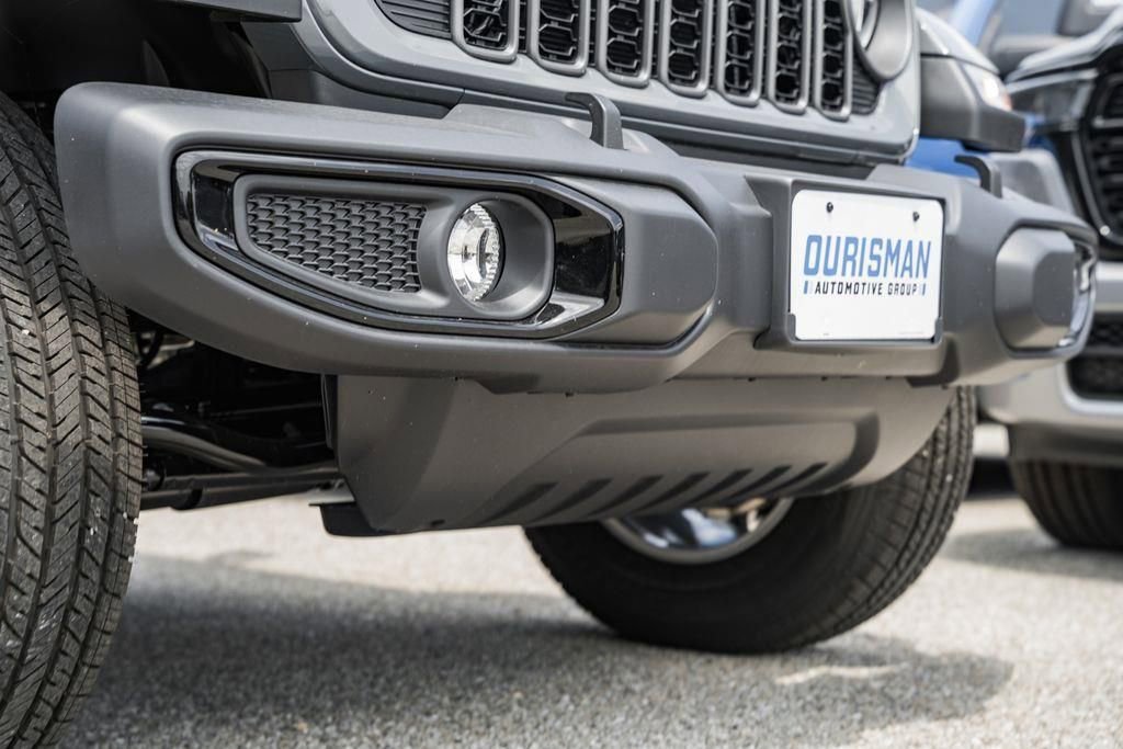 New 2025 Jeep Gladiator Sport AWD/4WD image 14