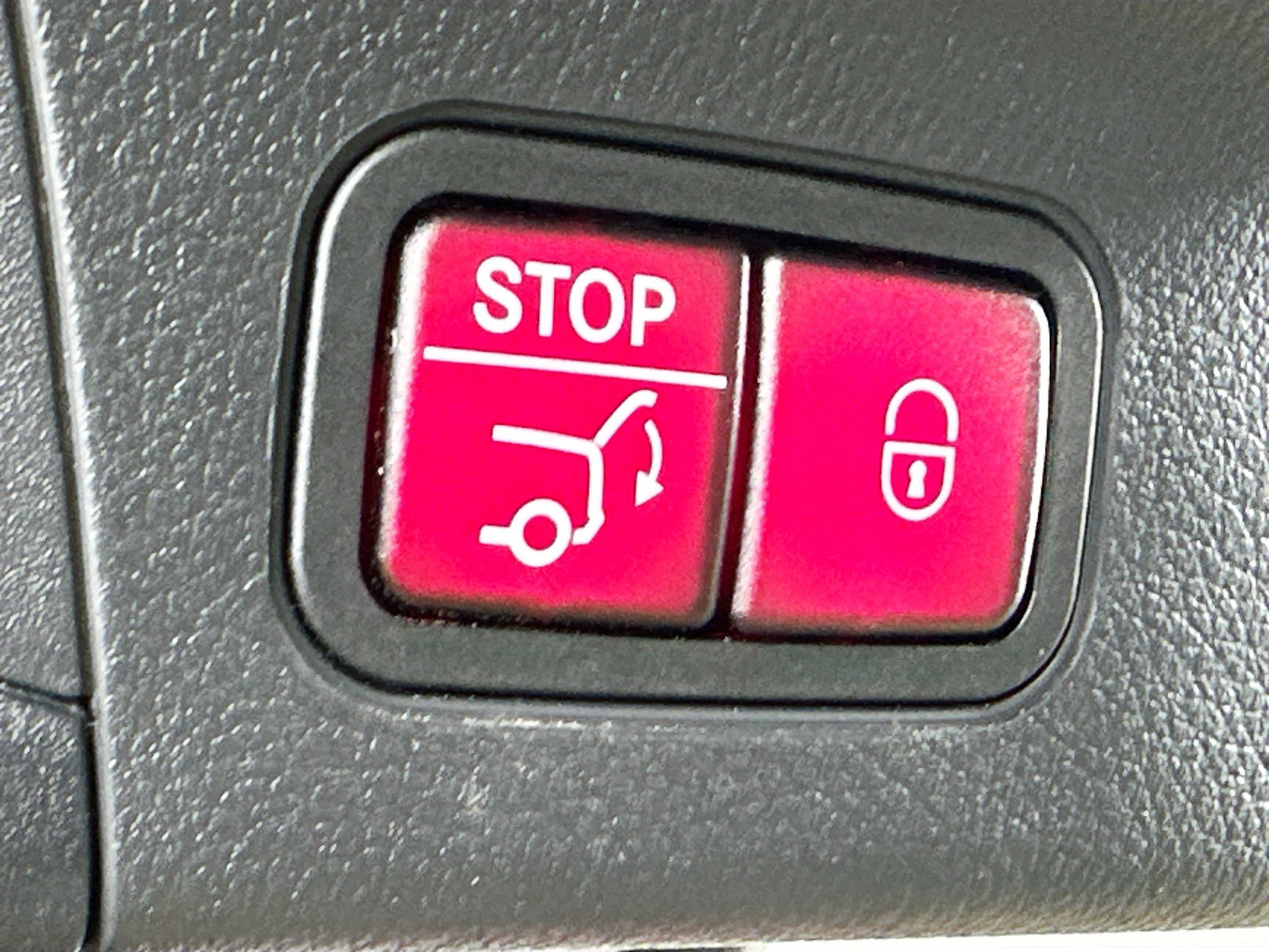 Certified 2022 Mercedes-Benz GLA 250 4MATIC image 35