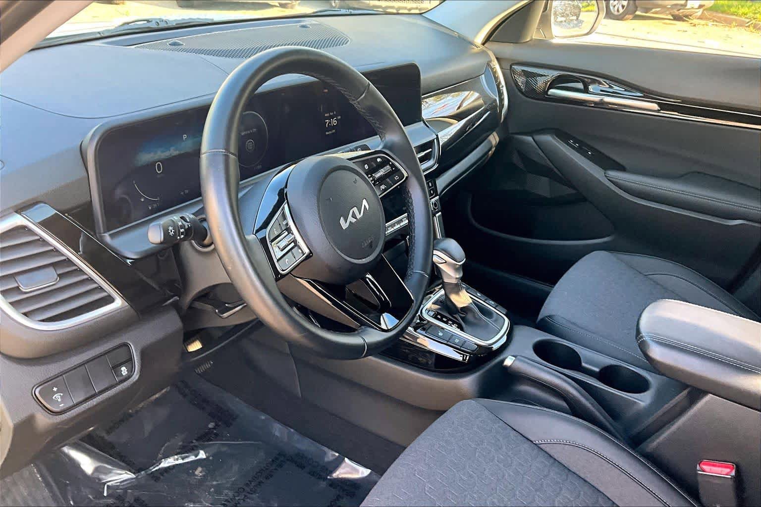 Used 2024 Kia Seltos X-Line image 17