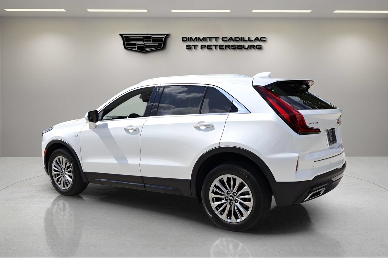 Certified 2025 Cadillac XT4 Premium Luxury w/ Technology Package FWD image 3