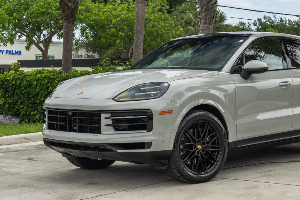 Used 2025 Porsche Cayenne Coupe AWD/4WD image 2