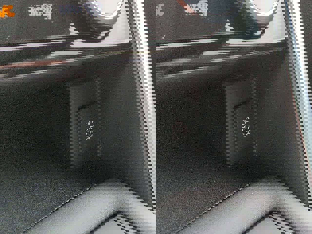 Used 2025 Land Rover Discovery Dynamic SE image 33