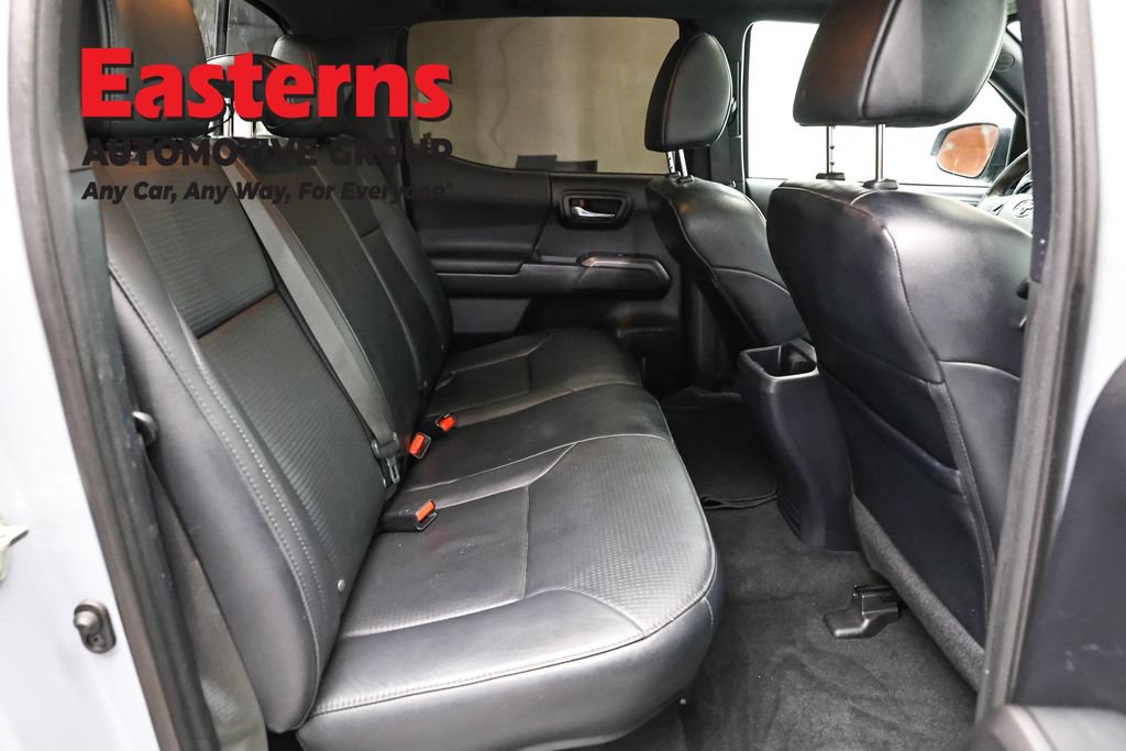 Used 2018 Toyota Tacoma TRD Sport AWD/4WD image 26