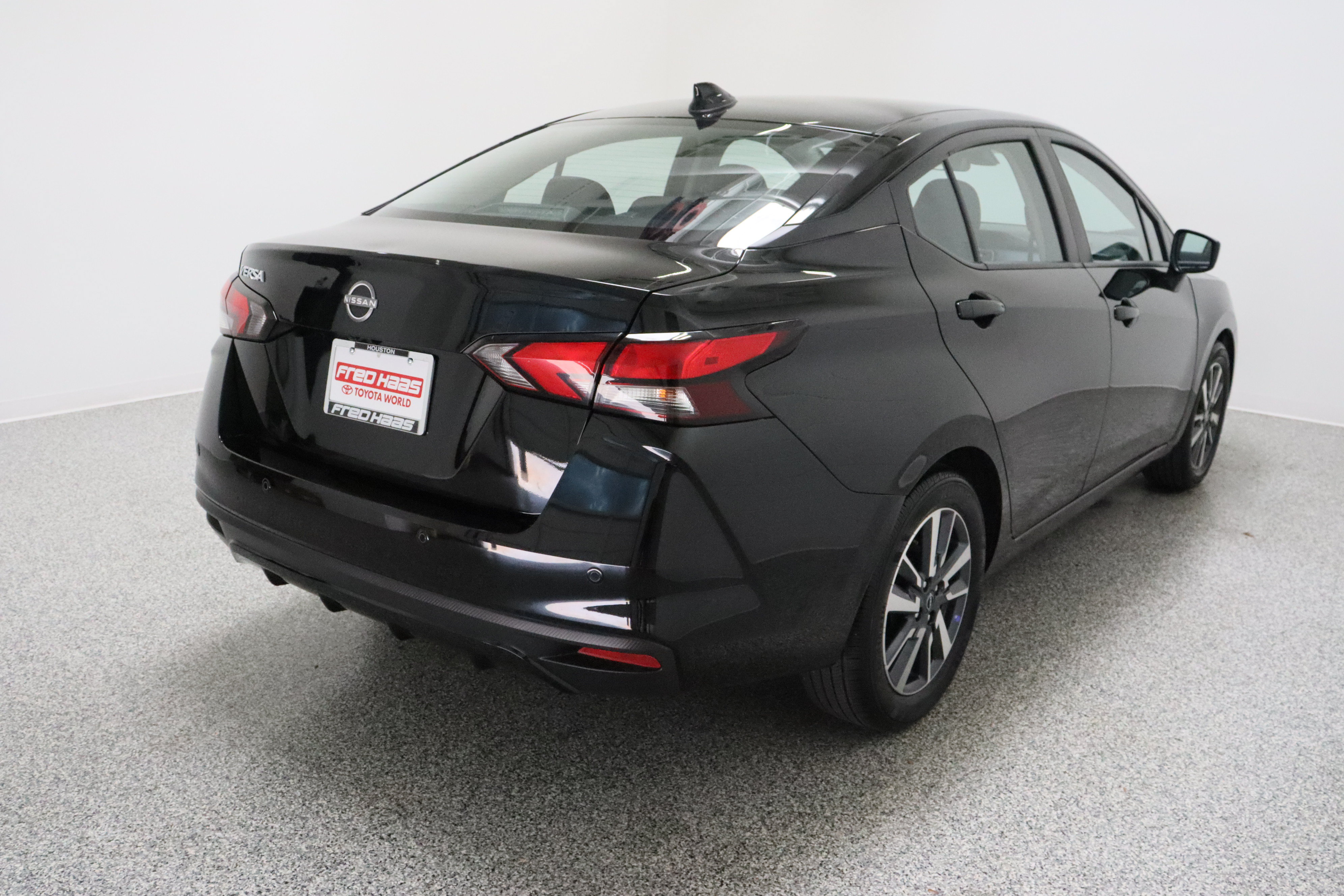 Used 2025 Nissan Versa SV FWD image 7