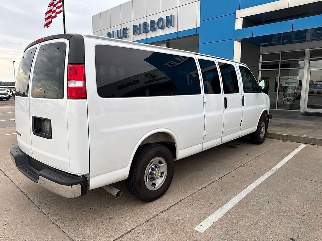 Used 2025 Chevrolet Express 3500 LT w/ LT Preferred Equipment Group RWD image 3
