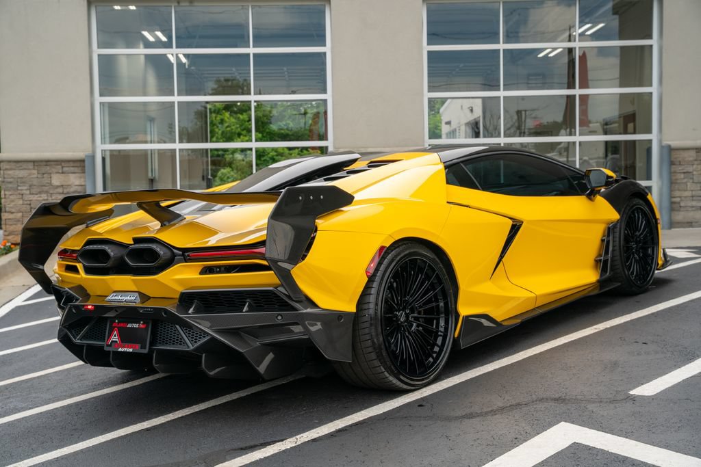 Used 2024 Lamborghini Revuelto AWD/4WD image 15