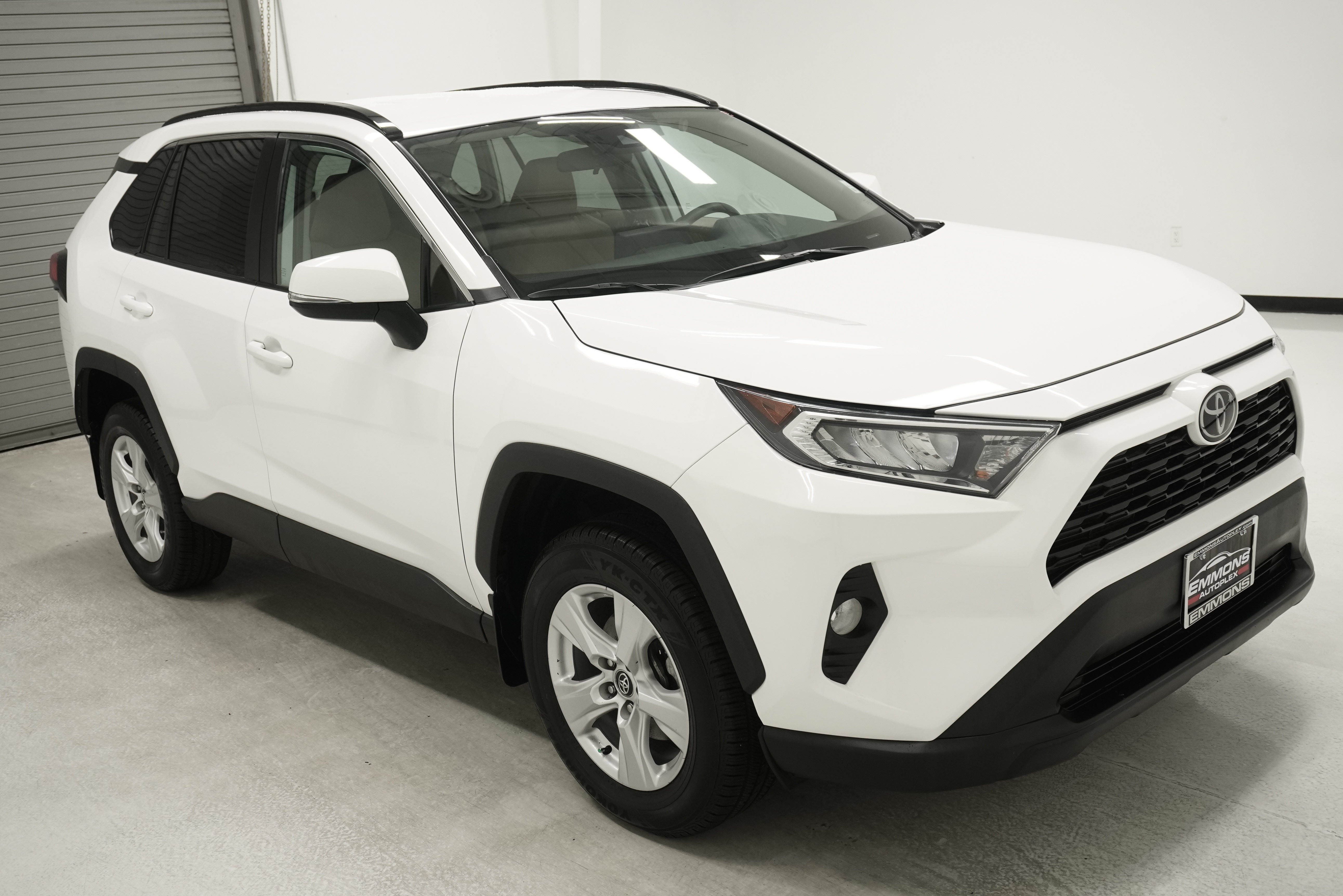 Used 2020 Toyota RAV4 XLE FWD image 3