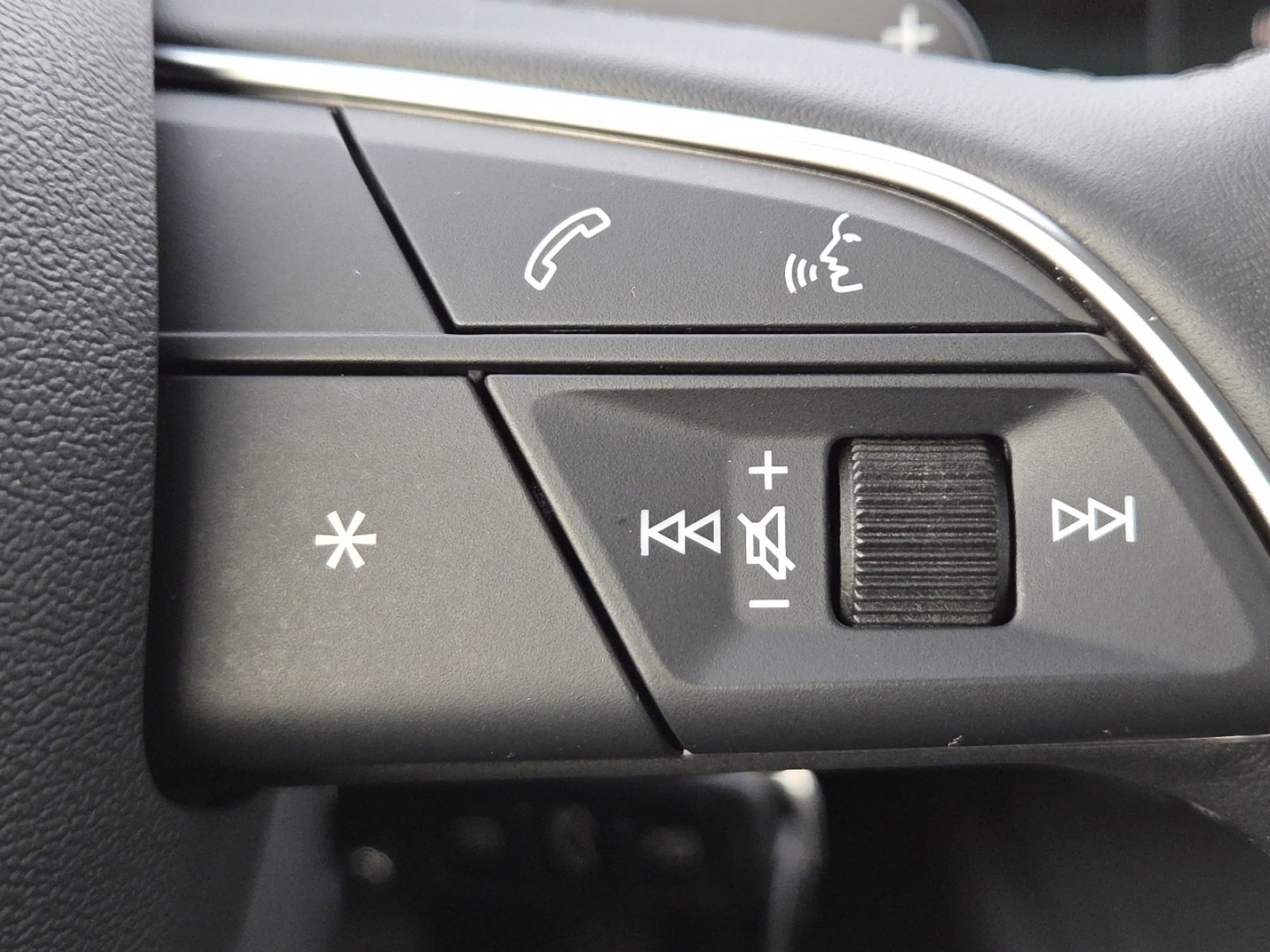 Used 2025 Audi Q3 2.0T Premium image 33