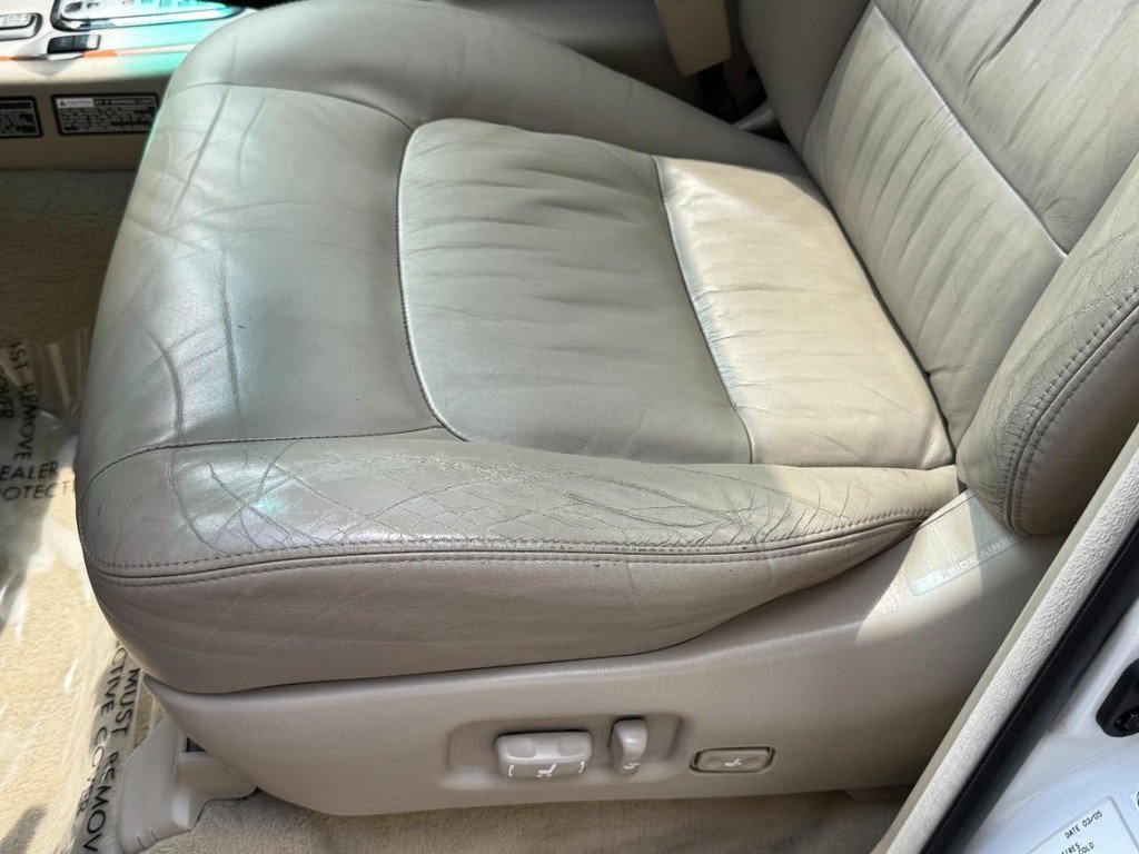 Used 2005 Lexus LX 470 4WD w/ Preferred Accessory Pkg image 27