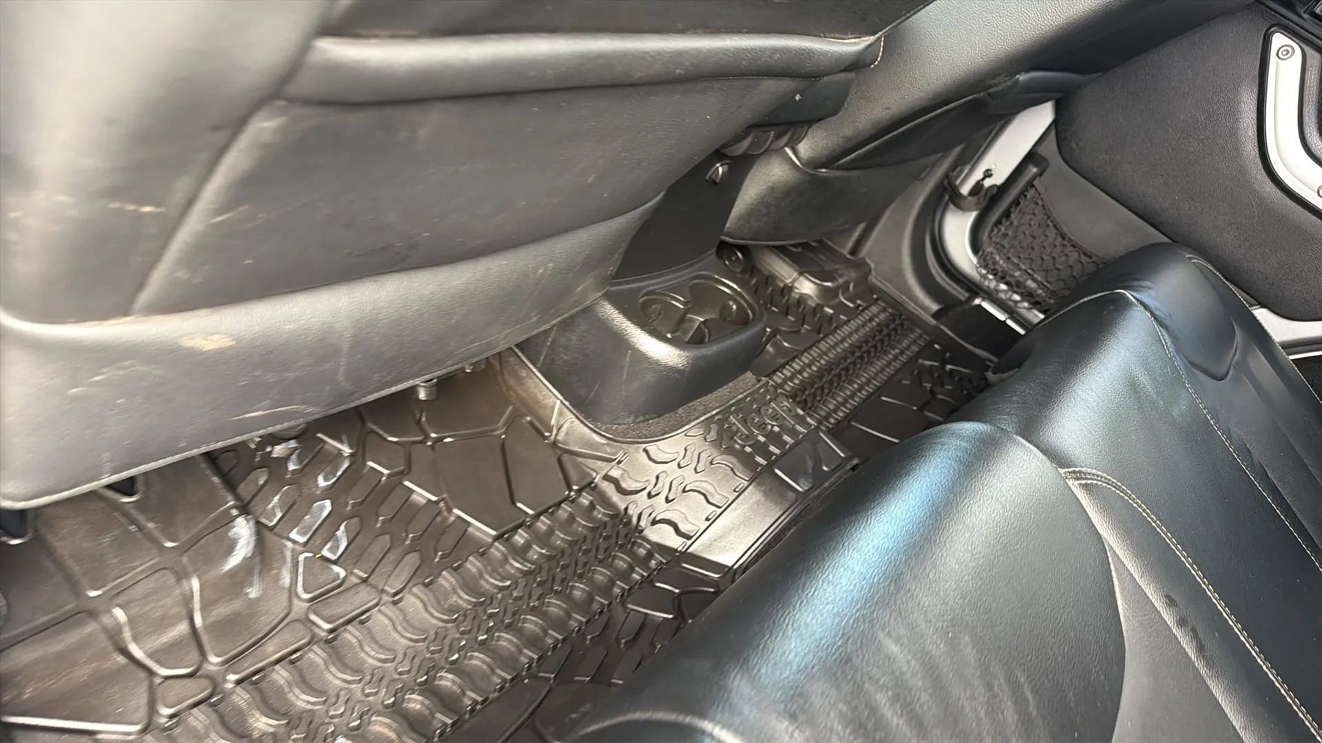 Used 2016 Jeep Wrangler Unlimited Rubicon image 48