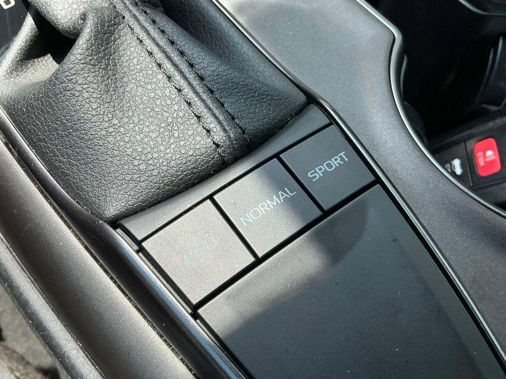 Used 2024 Toyota Camry SE w/ Cold Weather Package FWD image 33