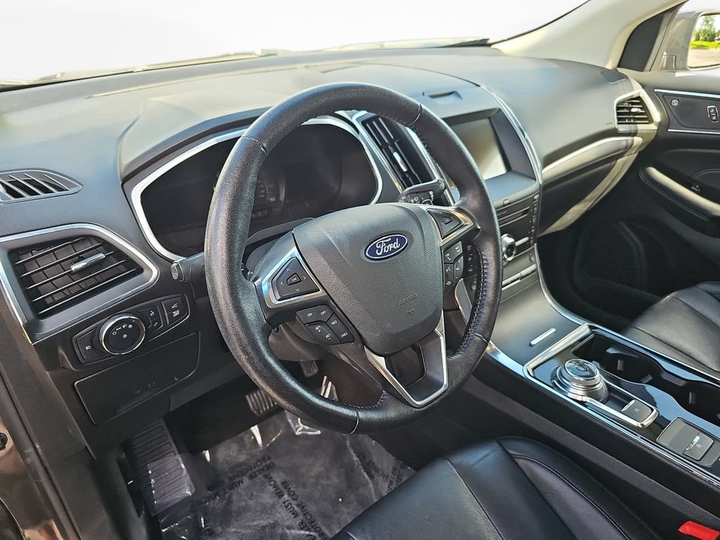 Used 2019 Ford Edge Titanium AWD/4WD image 16