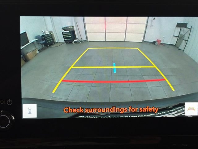 Used 2025 Toyota Corolla Cross XLE FWD image 23
