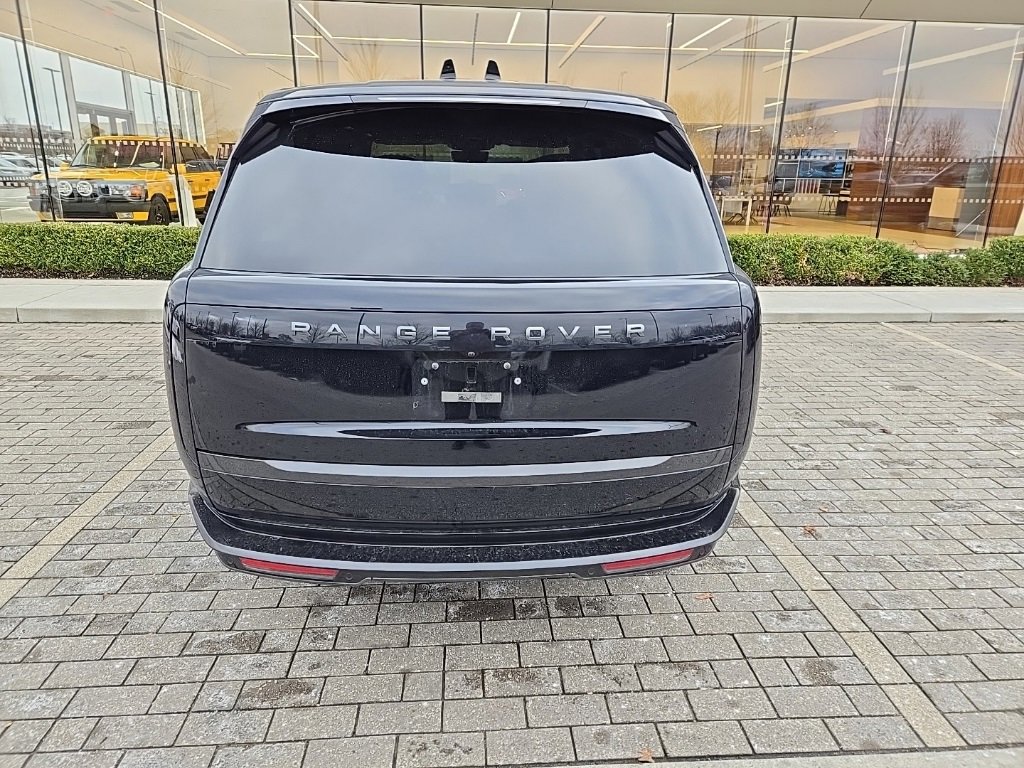 Used 2024 Land Rover Range Rover Long Wheelbase Autobiography image 6