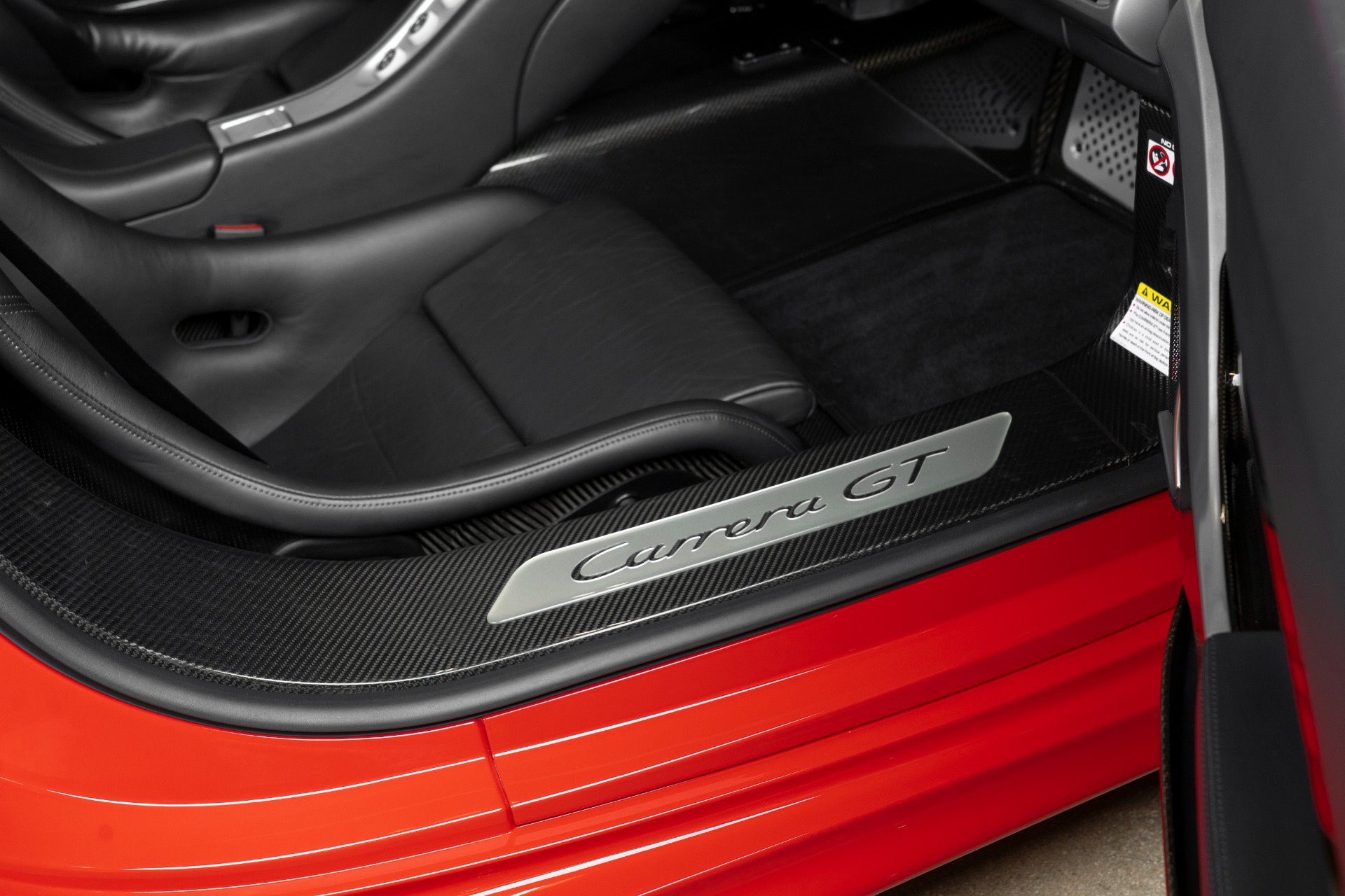 Used 2004 Porsche Carrera GT RWD image 31