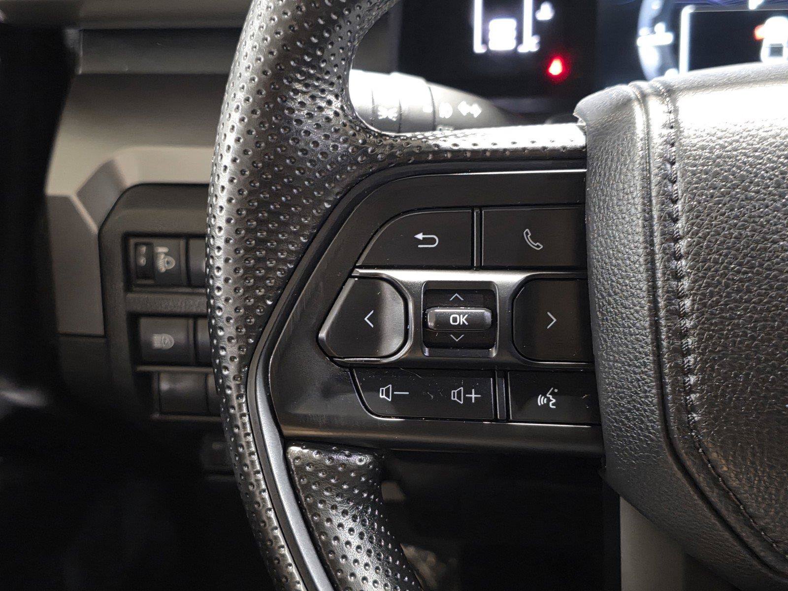 Used 2025 Toyota Tacoma SR5 AWD/4WD image 32
