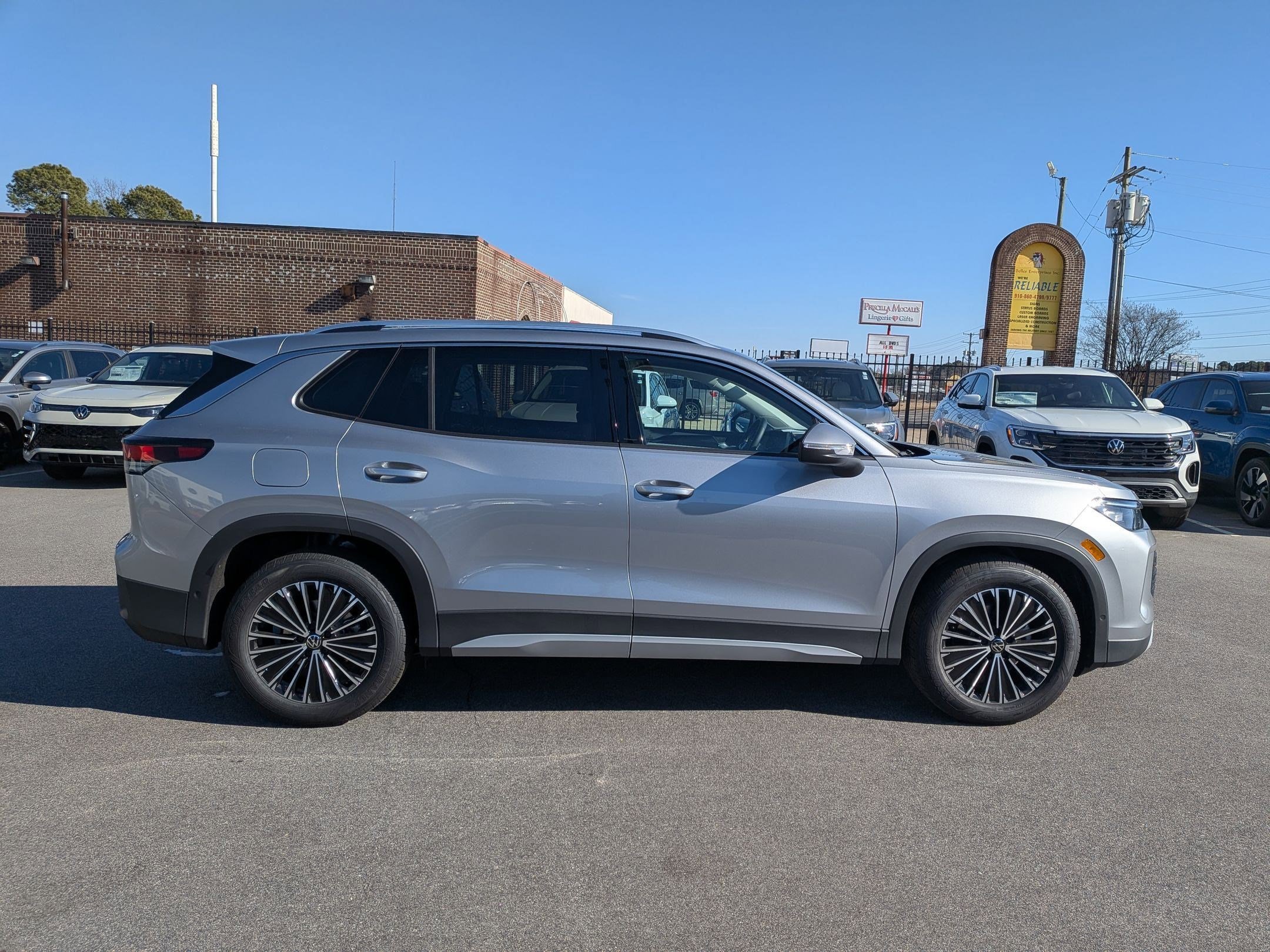 New 2026 Volkswagen Tiguan S FWD image 2