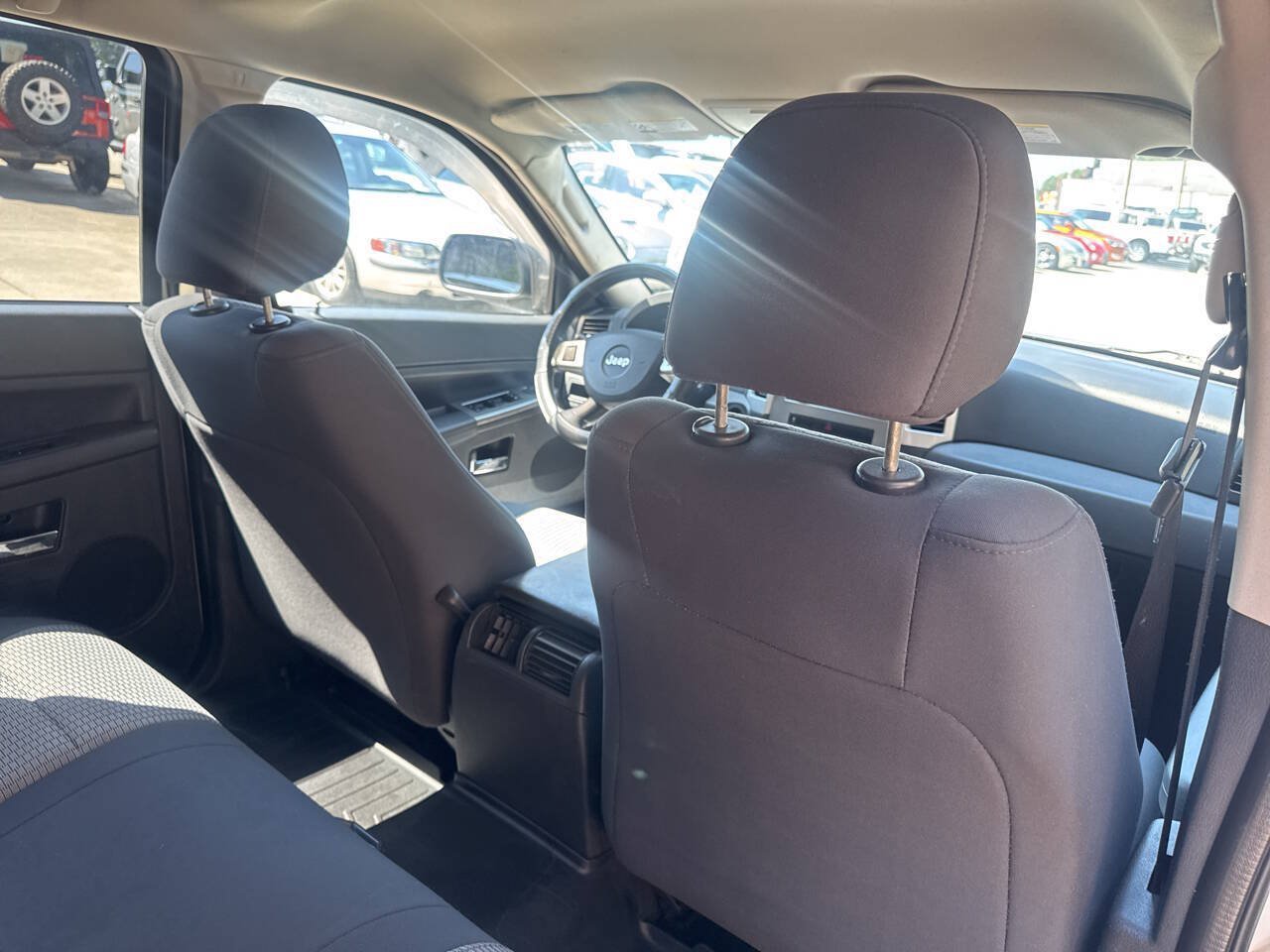 Used 2010 Jeep Grand Cherokee Laredo AWD/4WD image 13