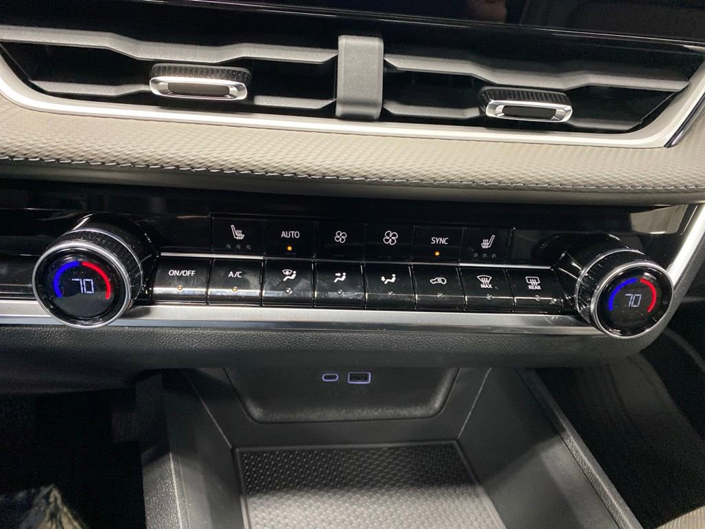 New 2026 Chevrolet Equinox LT w/ Convenience Package II AWD/4WD image 19