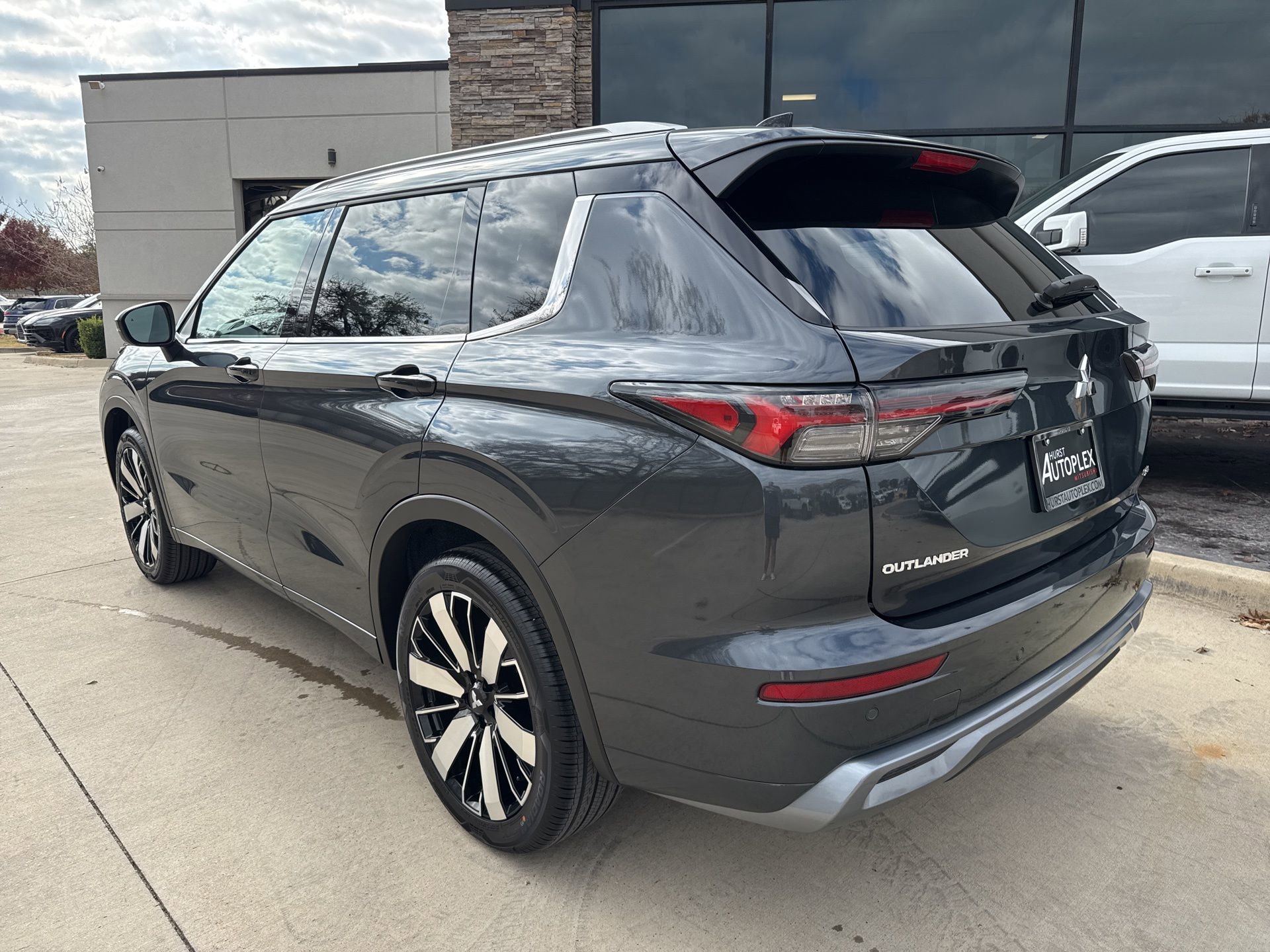 New 2026 Mitsubishi Outlander SEL AWD/4WD image 3
