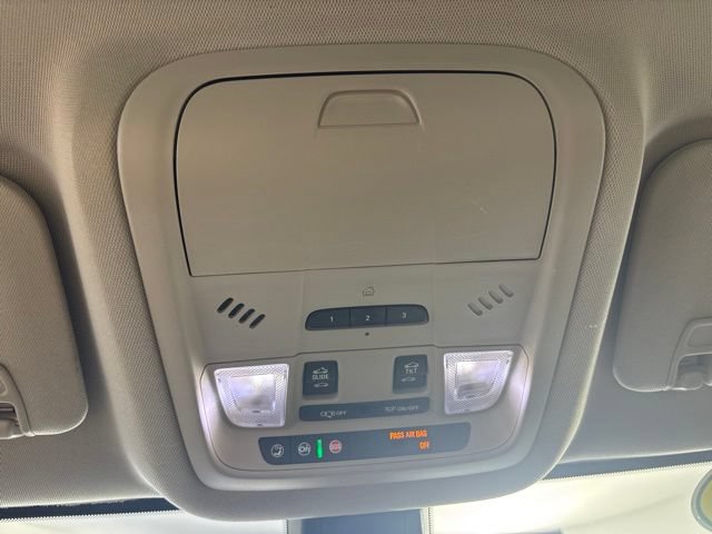 Used 2018 GMC Acadia Denali w/ Technology Package AWD/4WD image 9