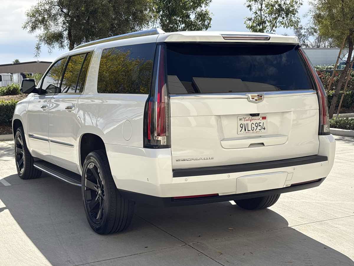 Used 2019 Cadillac Escalade ESV Luxury AWD/4WD image 5