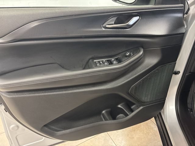 Used 2024 Jeep Grand Cherokee Laredo X w/ Luxury Tech Group I RWD image 18