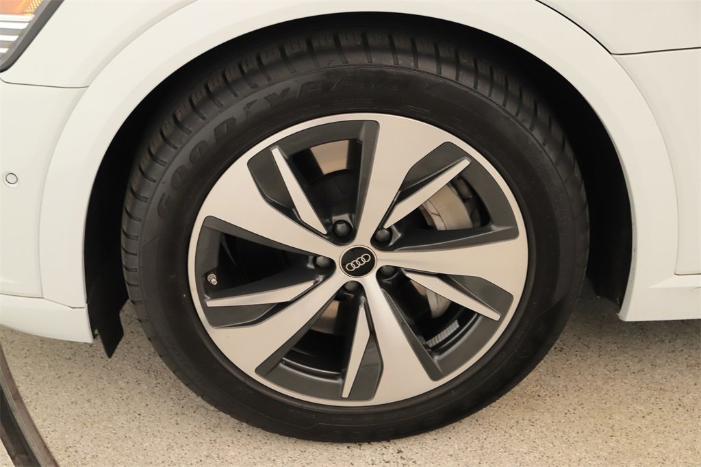 Used 2024 Audi Q8 e-tron Premium Plus w/ Premium Plus Package image 33