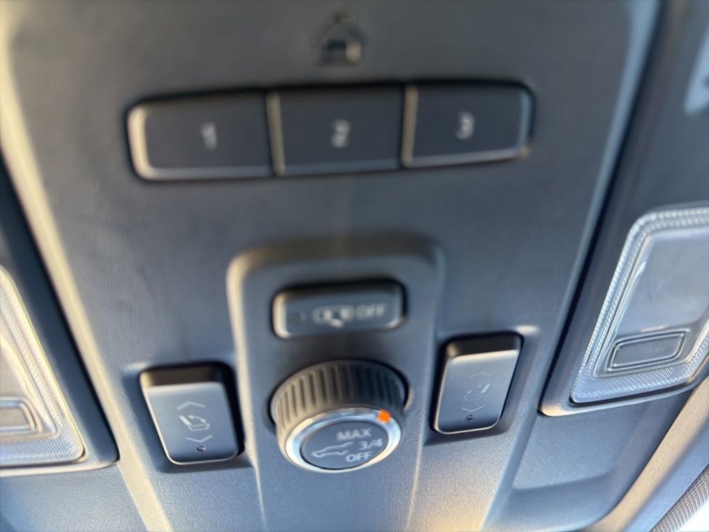 Used 2023 Chevrolet Tahoe LT w/ Luxury Package AWD/4WD image 22