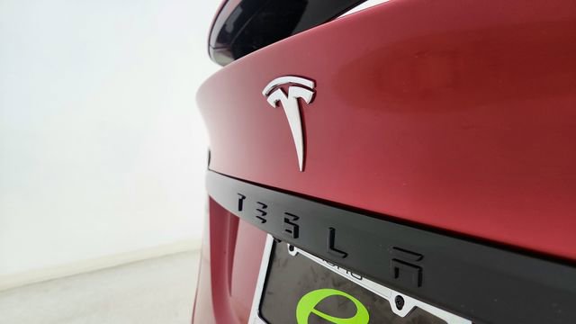 Used 2022 Tesla Model X Plaid image 17