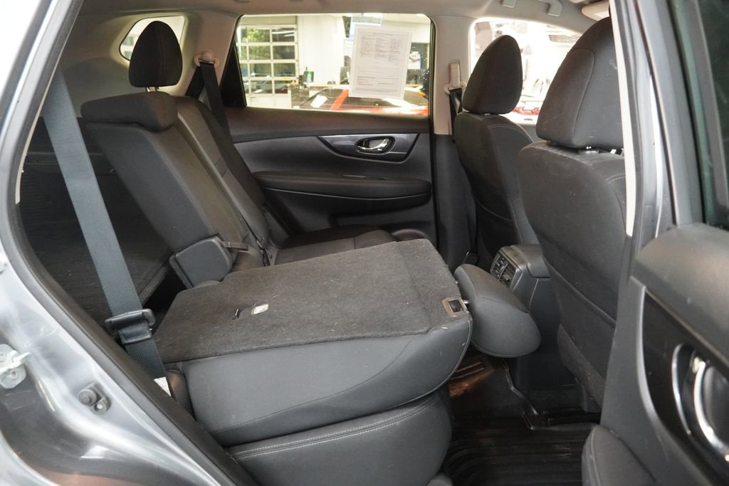 Used 2017 Nissan Rogue SV w/ SV Premium Package AWD/4WD image 30