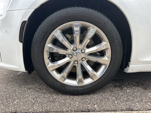 Used 2017 Chrysler 300 C w/ Safetytec Plus Group AWD/4WD image 8