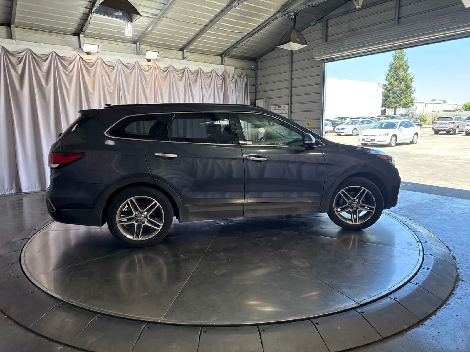 Used 2017 Hyundai Santa Fe FWD image 4