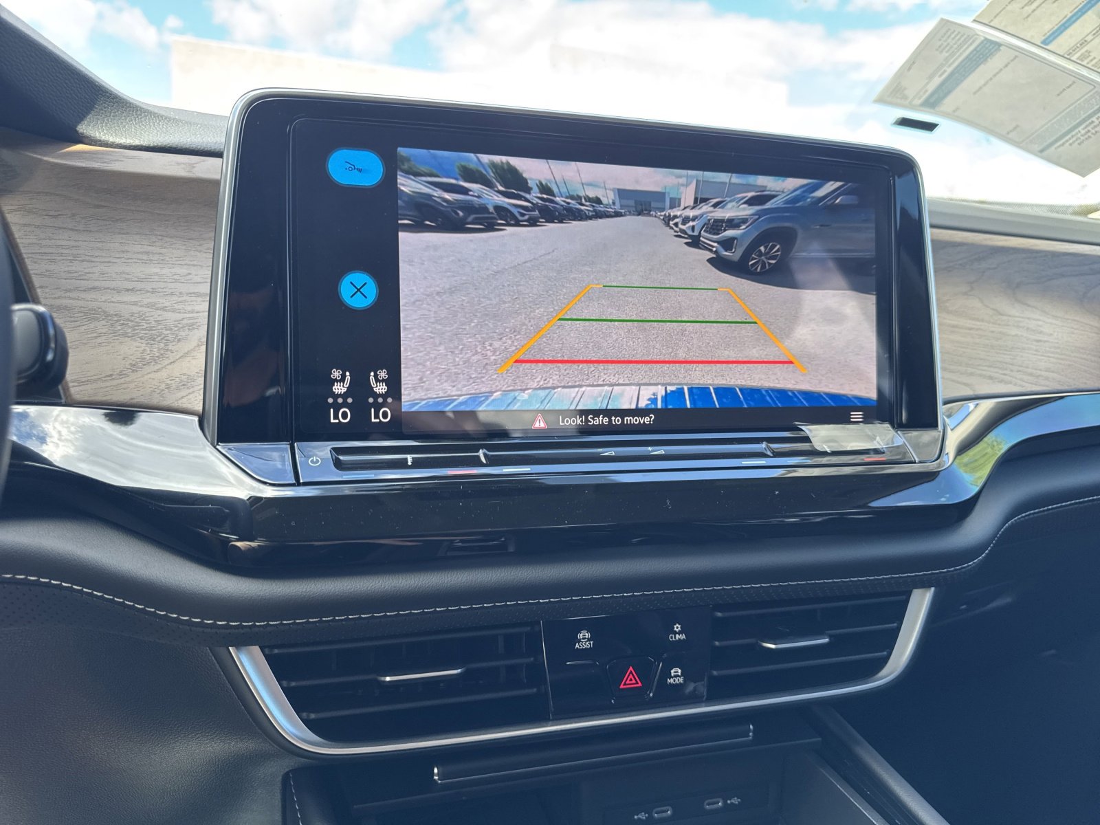 New 2026 Volkswagen Atlas SE image 23