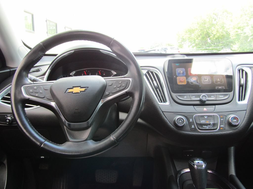 Used 2018 Chevrolet Malibu LT FWD image 5