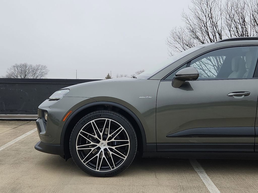 New 2026 Porsche Macan 4 Electric AWD/4WD image 6