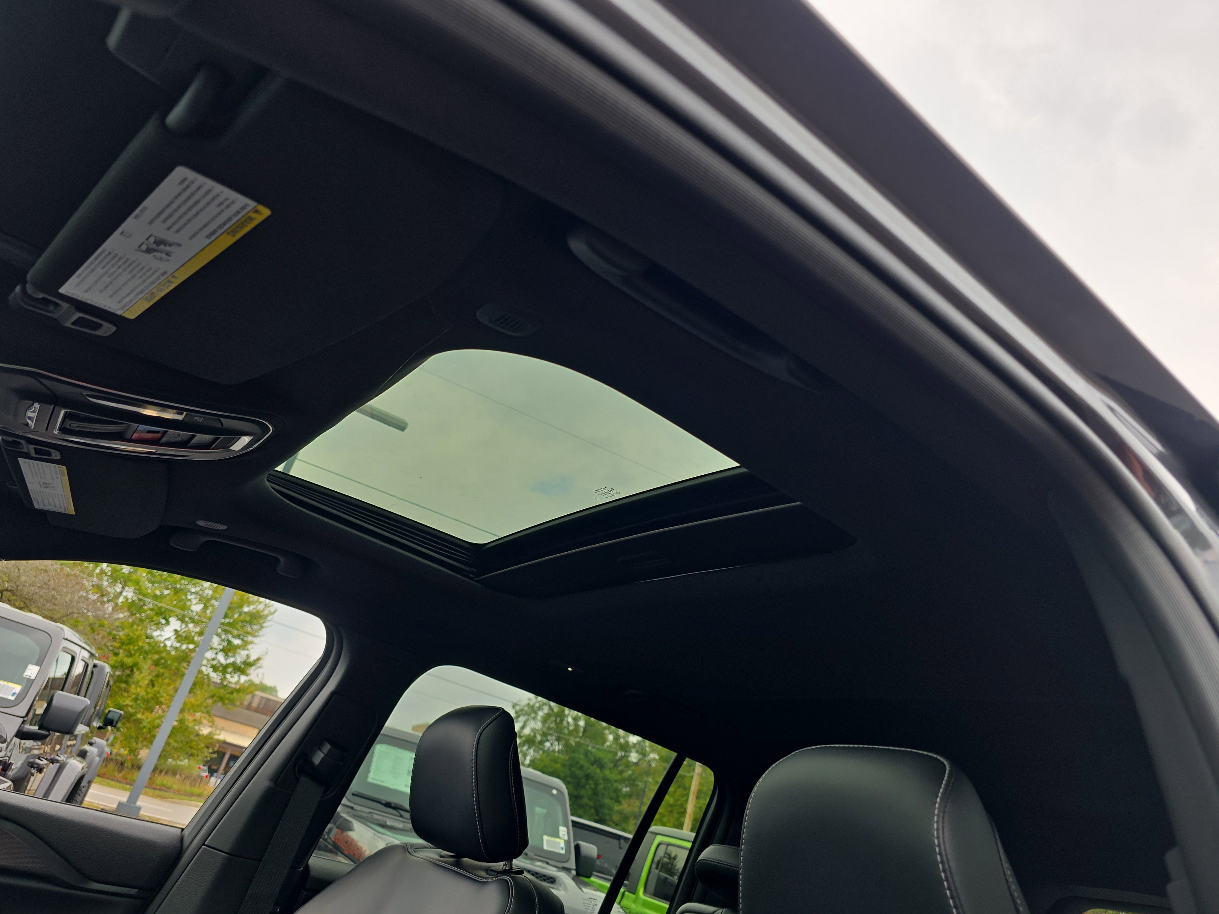 New 2025 Jeep Grand Cherokee L Altitude image 4