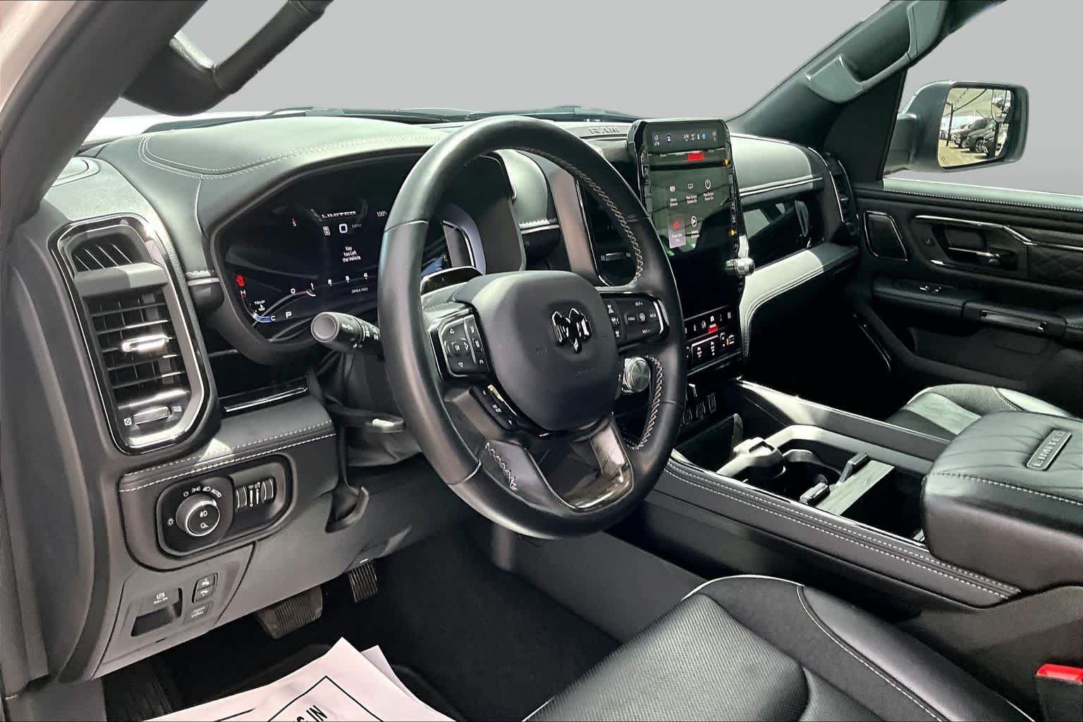 Used 2025 RAM 1500 Limited AWD/4WD image 17