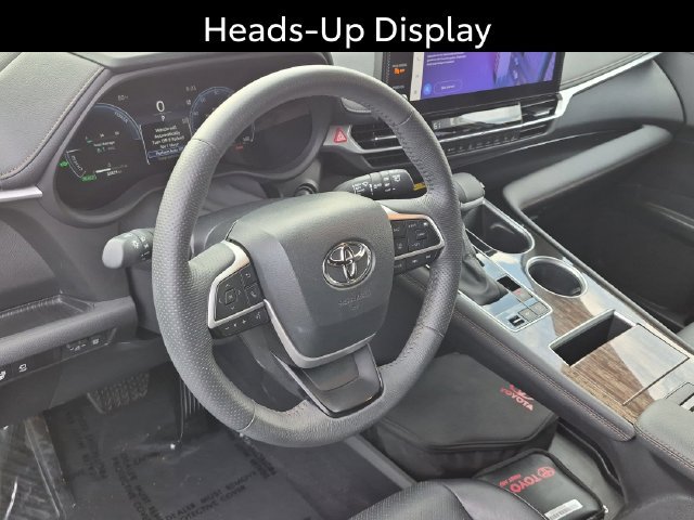 Certified 2025 Toyota Sienna Platinum AWD/4WD image 12