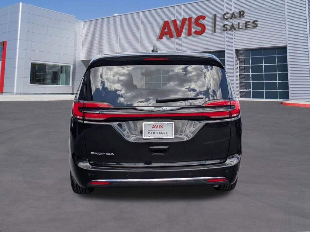 Used 2024 Chrysler Pacifica Touring-L image 7