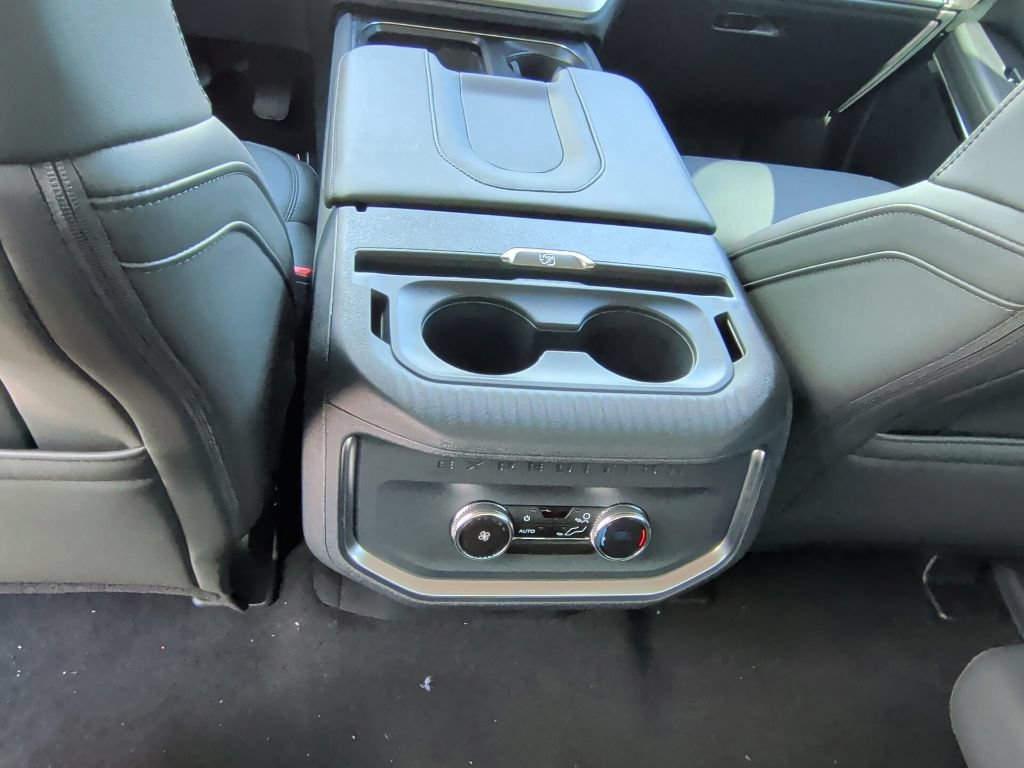 New 2026 Ford Expedition Active RWD image 38