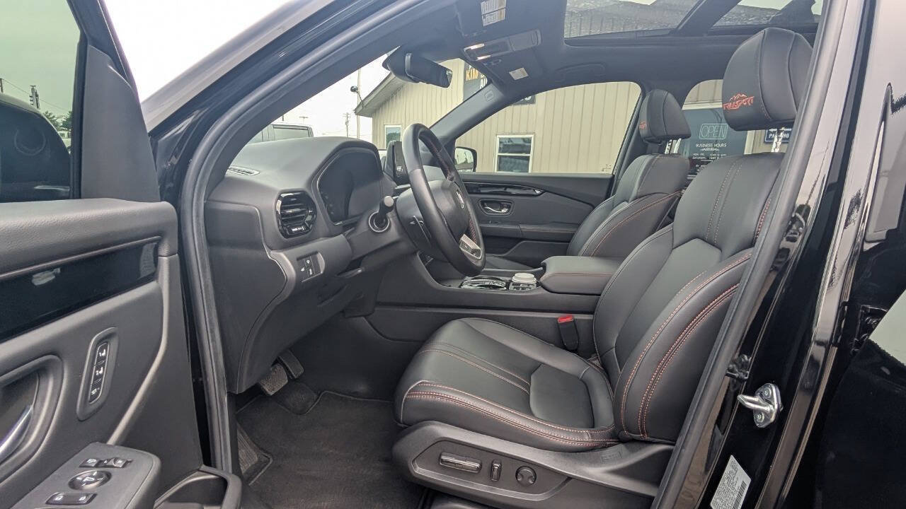 Used 2025 Honda Pilot TrailSport image 22