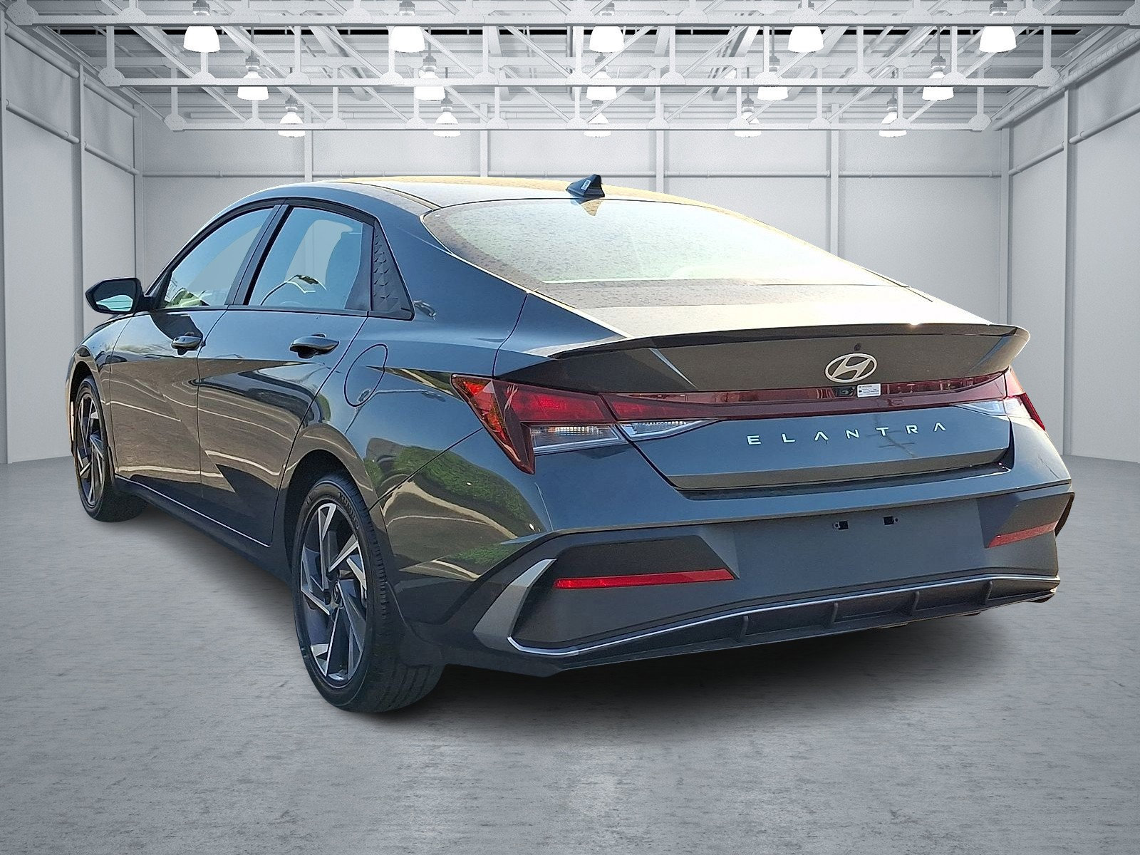 Certified 2025 Hyundai Elantra Sport FWD image 4