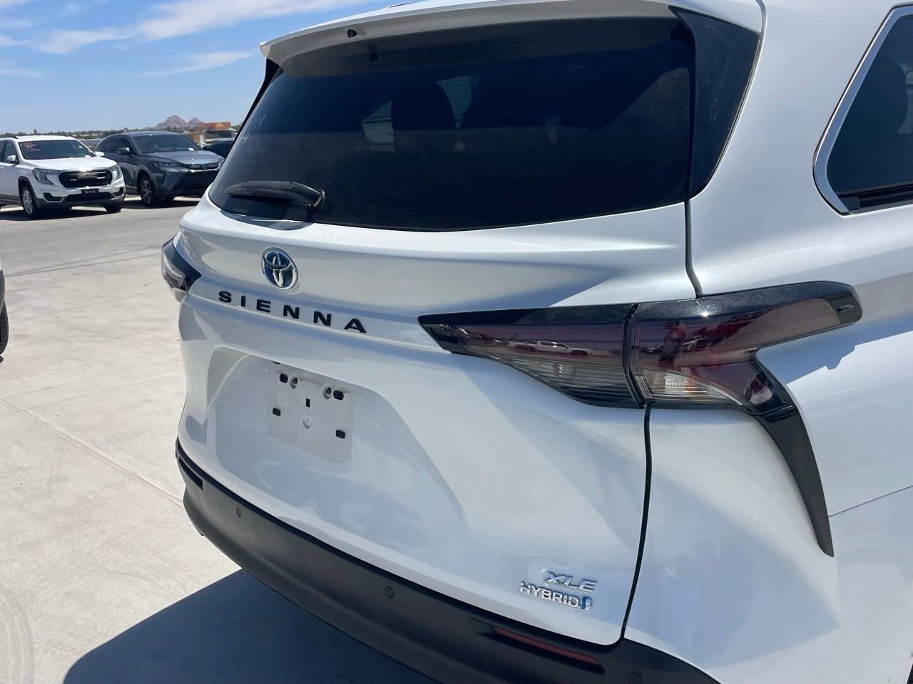 Used 2024 Toyota Sienna XLE FWD image 4