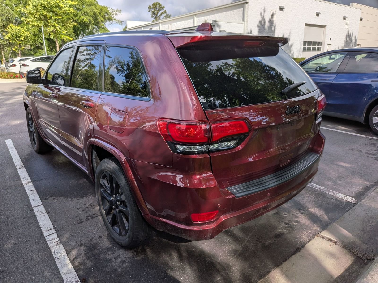 Used 2019 Jeep Grand Cherokee Altitude RWD image 4